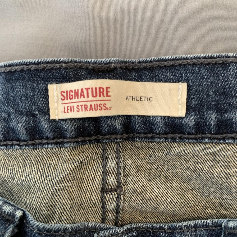 Signature Levi Strauss Athletic Jeans Mens 35x34 Blue Medium Wash Straight Denim - Picture 2 of 11